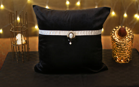 Buckle with Check White C-054 Black Cushion Cover